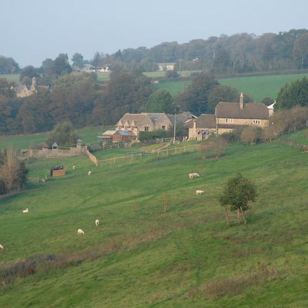 T'S At Lower Rudloe Farm Guest House คอร์แชม ภายนอก รูปภาพ