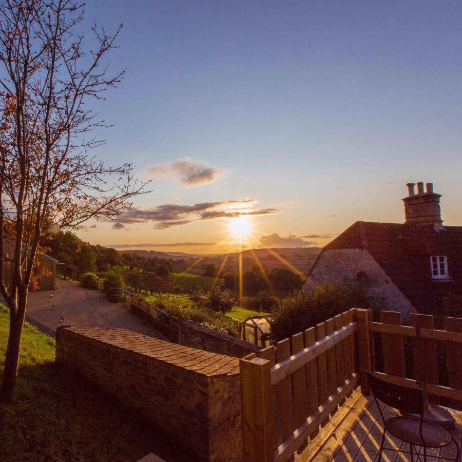 T'S At Lower Rudloe Farm Guest House คอร์แชม ภายนอก รูปภาพ