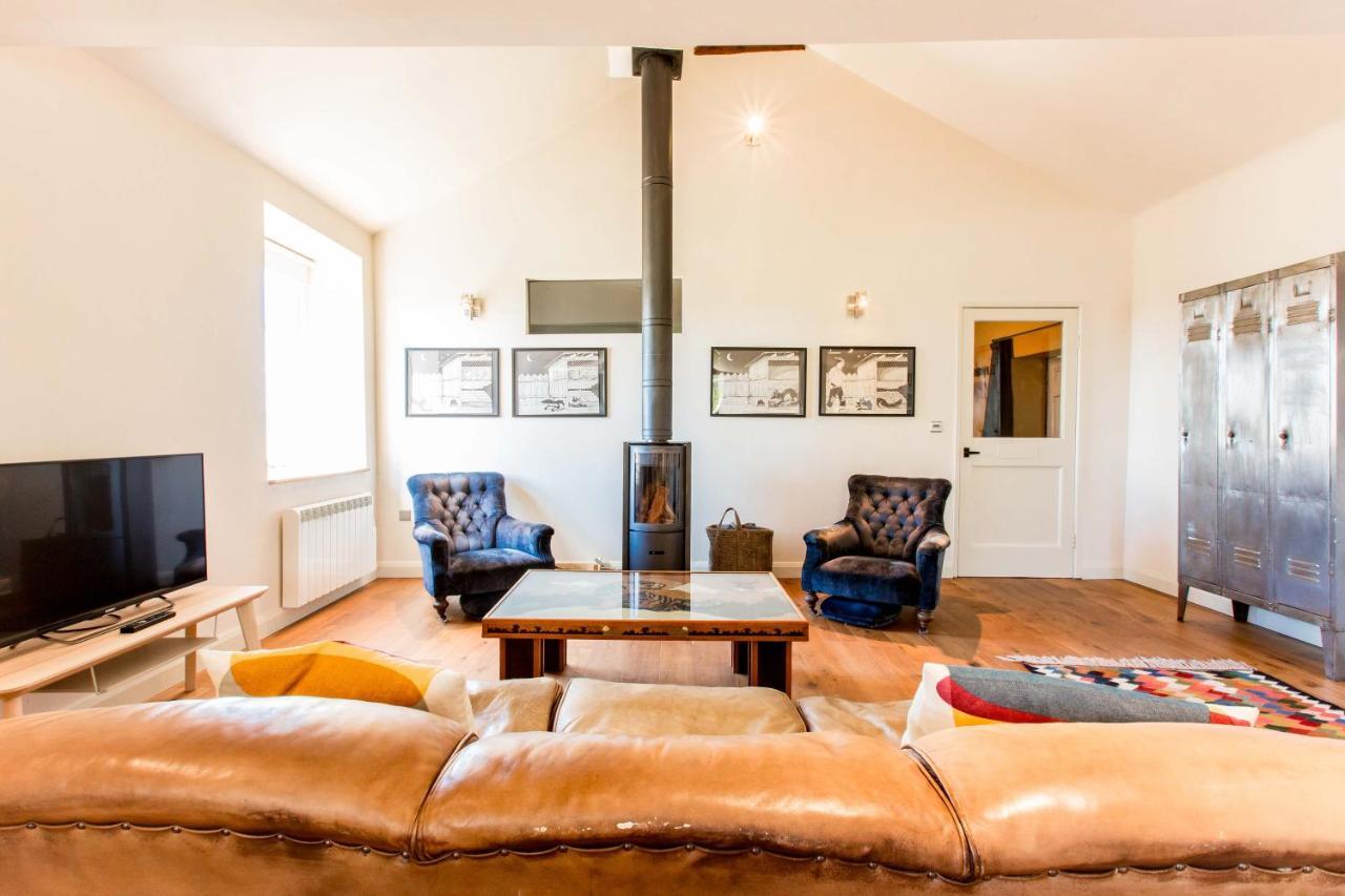 T'S At Lower Rudloe Farm Guest House คอร์แชม ภายนอก รูปภาพ
