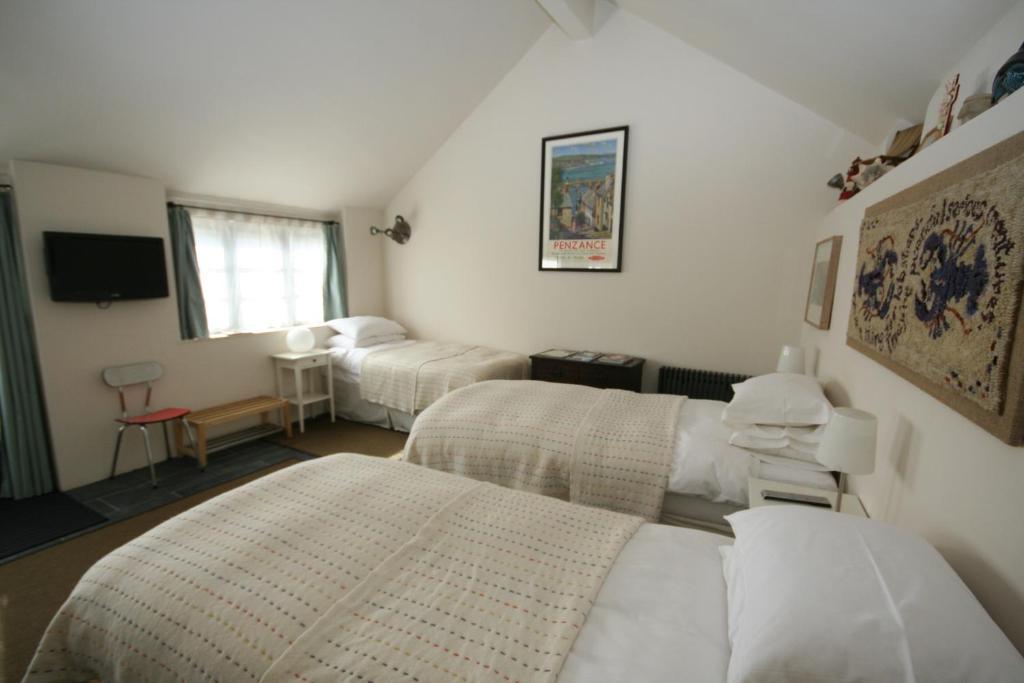 T'S At Lower Rudloe Farm Guest House คอร์แชม ห้อง รูปภาพ