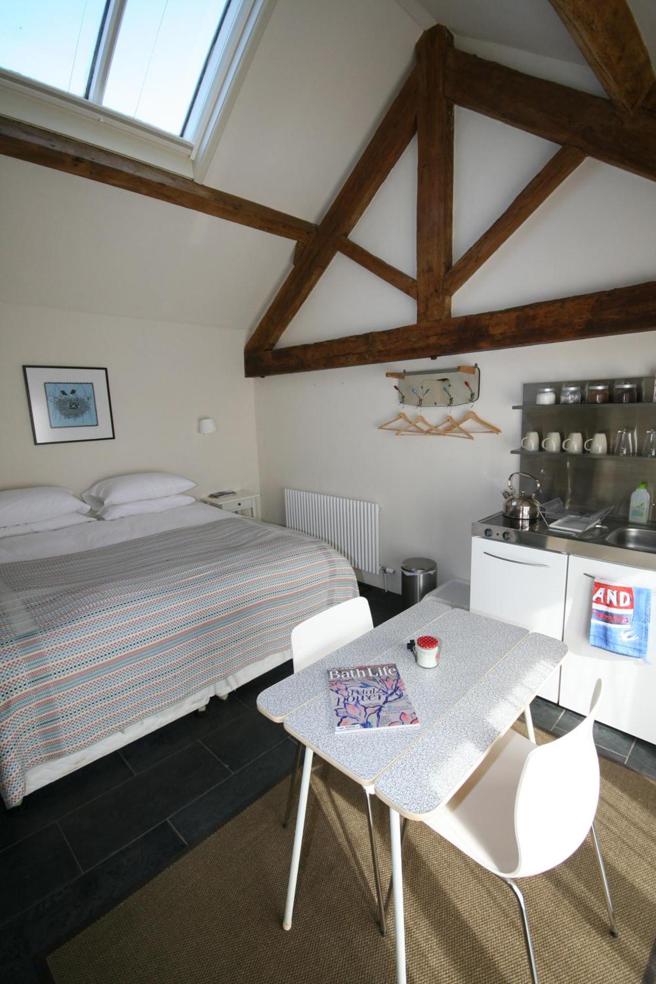 T'S At Lower Rudloe Farm Guest House คอร์แชม ภายนอก รูปภาพ