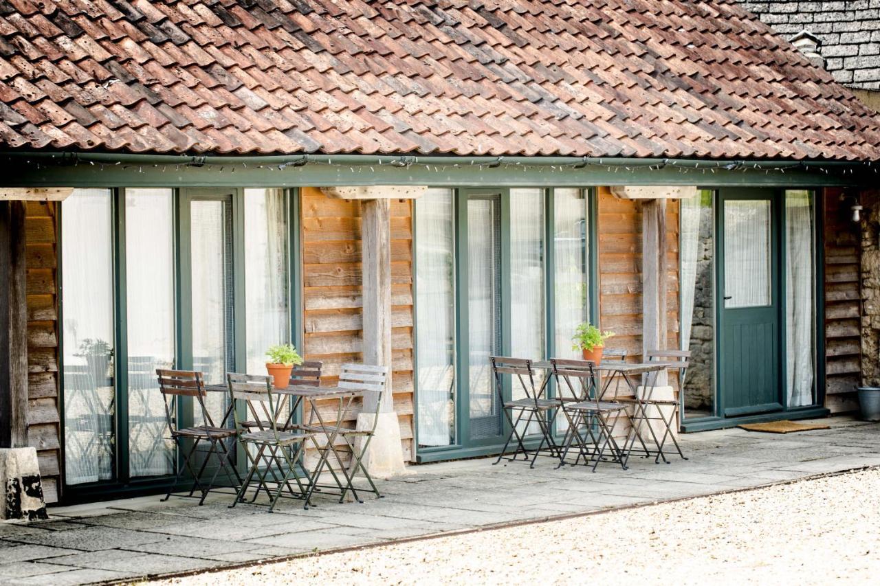 T'S At Lower Rudloe Farm Guest House คอร์แชม ภายนอก รูปภาพ