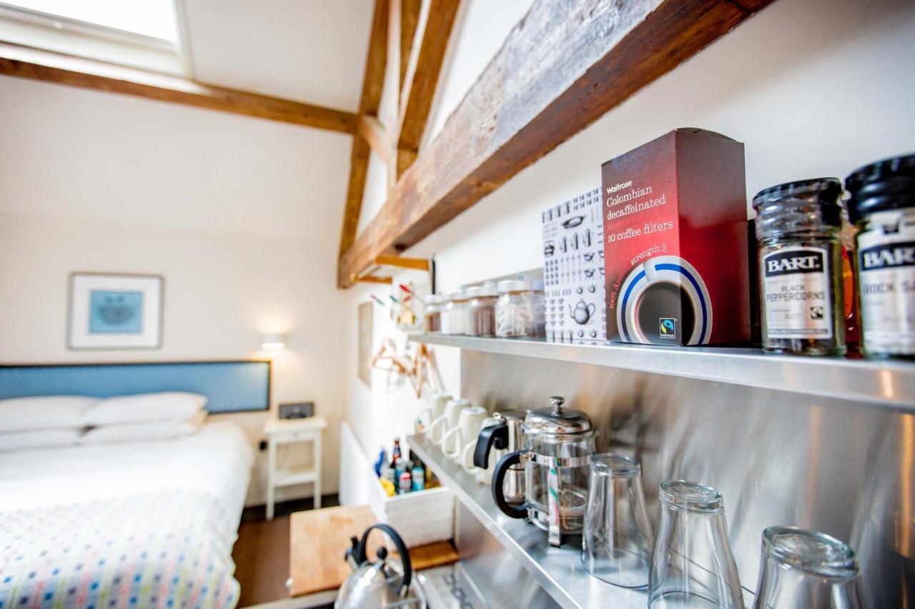 T'S At Lower Rudloe Farm Guest House คอร์แชม ภายนอก รูปภาพ