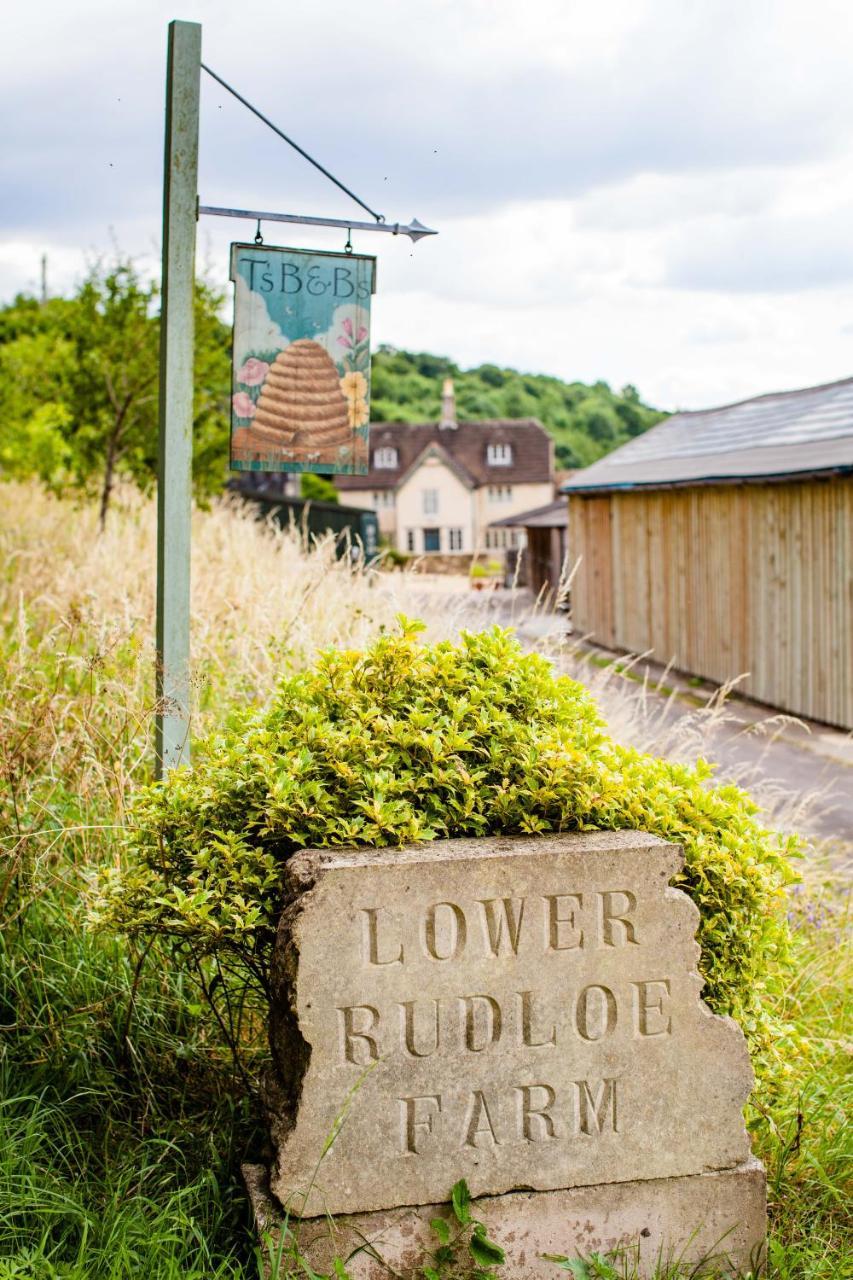 T'S At Lower Rudloe Farm Guest House คอร์แชม ภายนอก รูปภาพ