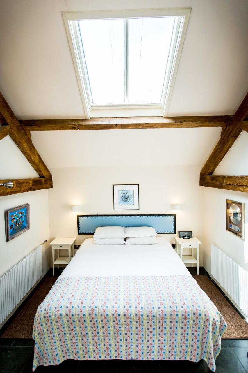 T'S At Lower Rudloe Farm Guest House คอร์แชม ภายนอก รูปภาพ
