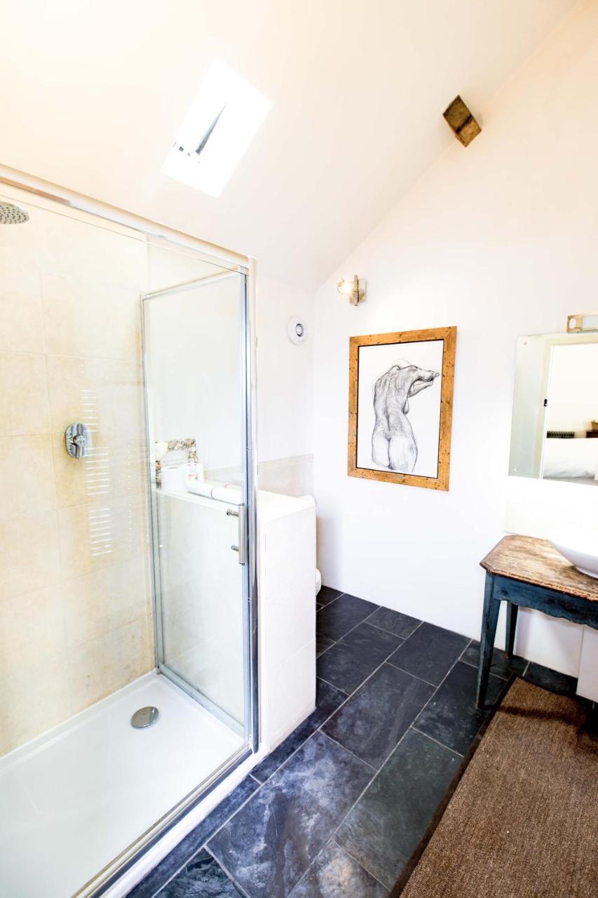 T'S At Lower Rudloe Farm Guest House คอร์แชม ภายนอก รูปภาพ