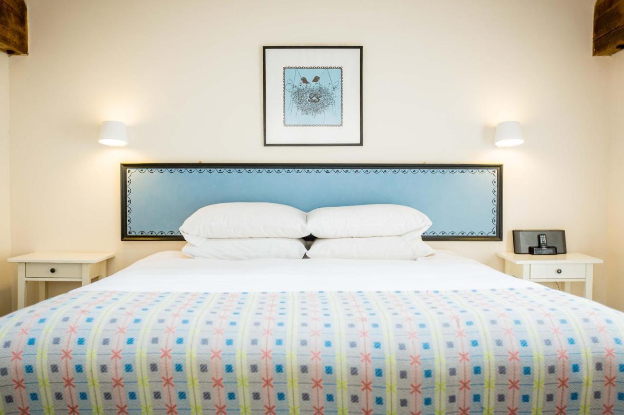 T'S At Lower Rudloe Farm Guest House คอร์แชม ภายนอก รูปภาพ