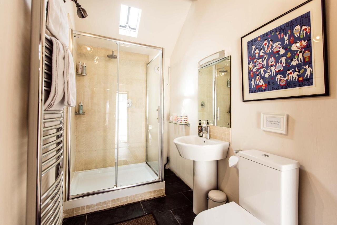 T'S At Lower Rudloe Farm Guest House คอร์แชม ภายนอก รูปภาพ
